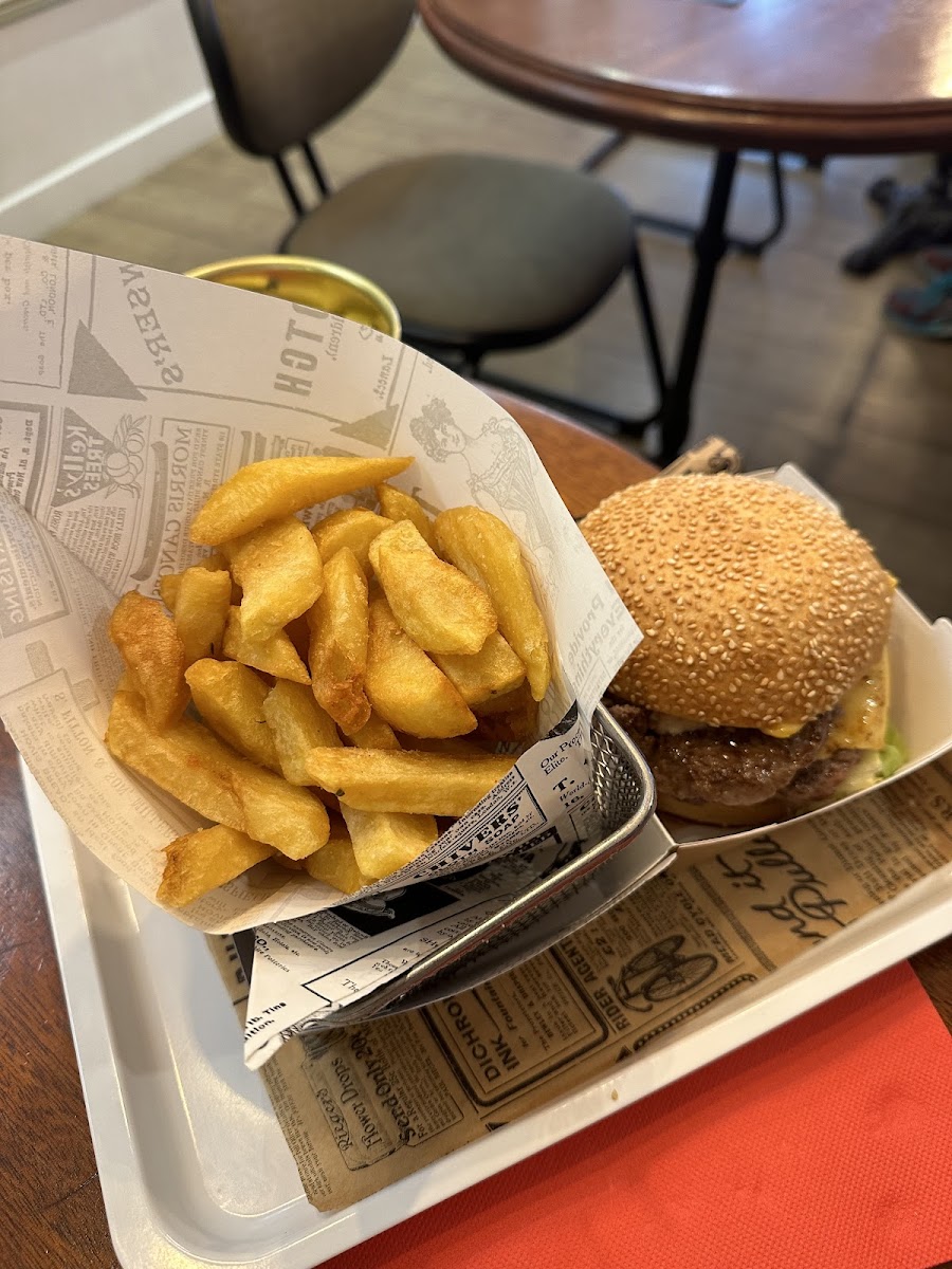 Fmr Funky Monkey Room-10